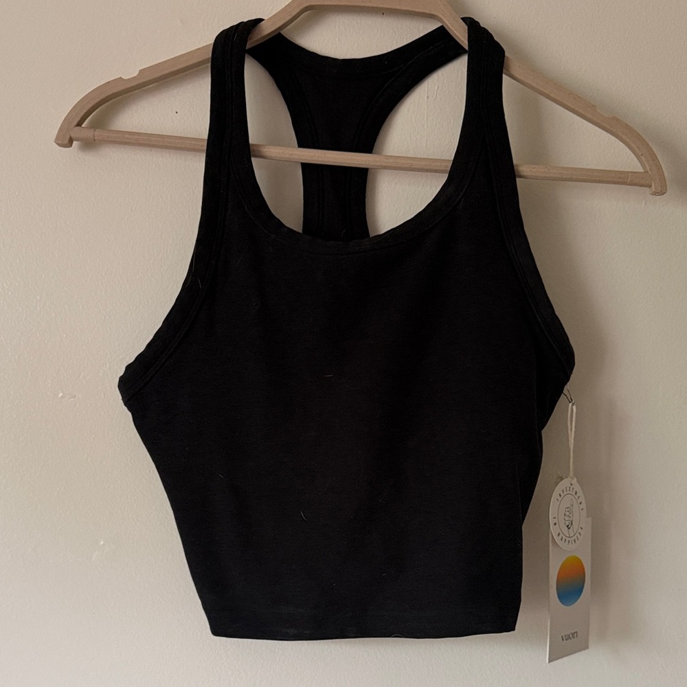 NWT Vuori Elevate Racerback Cropped Tank Top